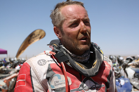 Jes Munk der var den eneste danske deltager i dette års Dakar Rally, har måtte trække sig ud af løbet med en skadet albue.